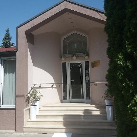 B&B Vila Bela Ruza Сремска-Митровица Экстерьер фото