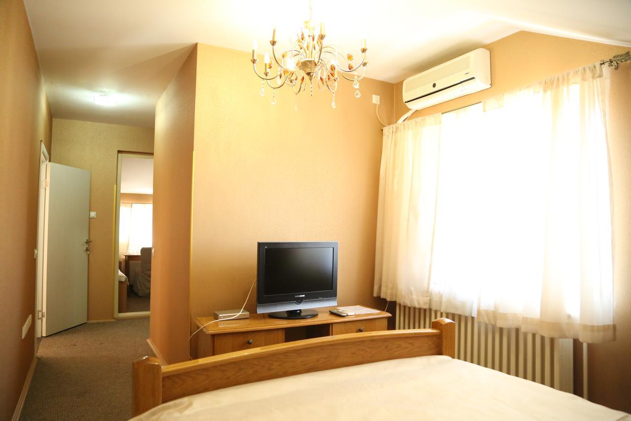 B&B Vila Bela Ruza Сремска-Митровица Экстерьер фото