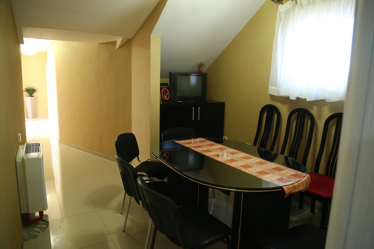 B&B Vila Bela Ruza Сремска-Митровица Экстерьер фото